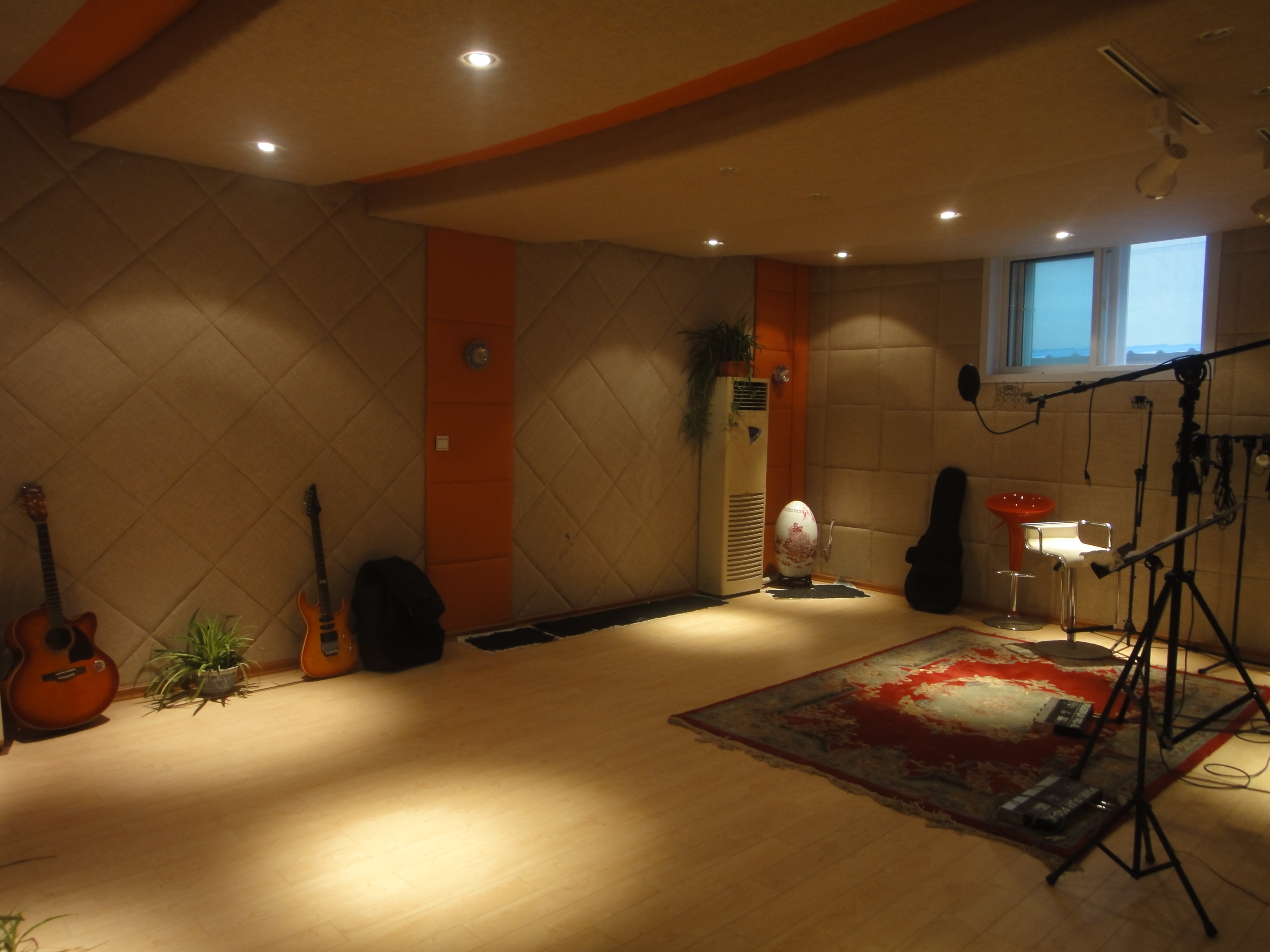 当晚凭借《Mayhem》拿下最佳流行演唱专辑的Lady Gaga