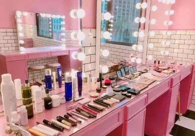 不被汹涌的、非理性的舆论轻易吞噬？ 这个问题