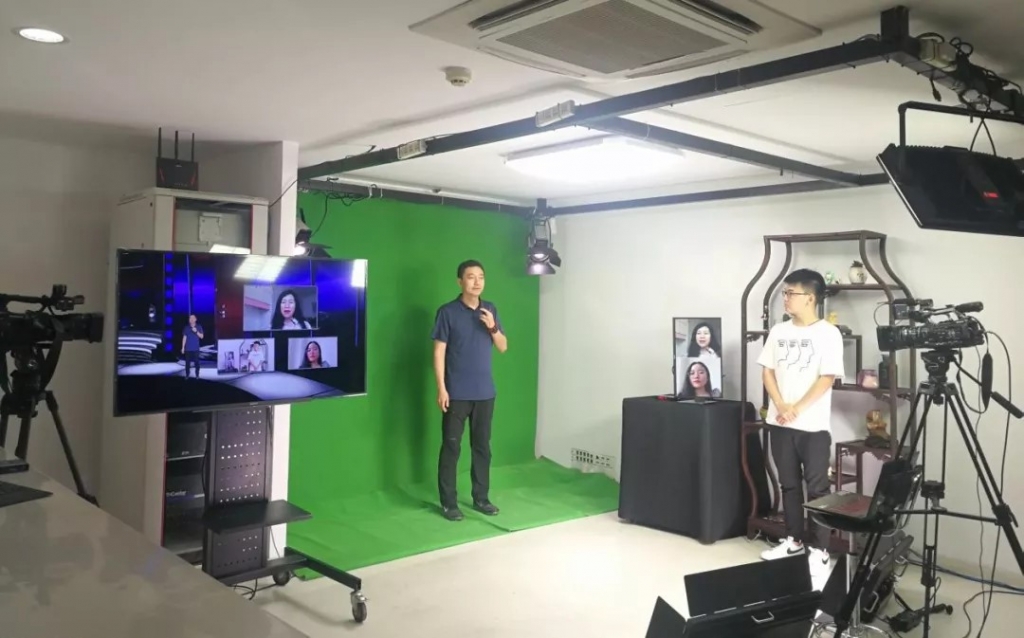 有些游客还特意预订了定制款