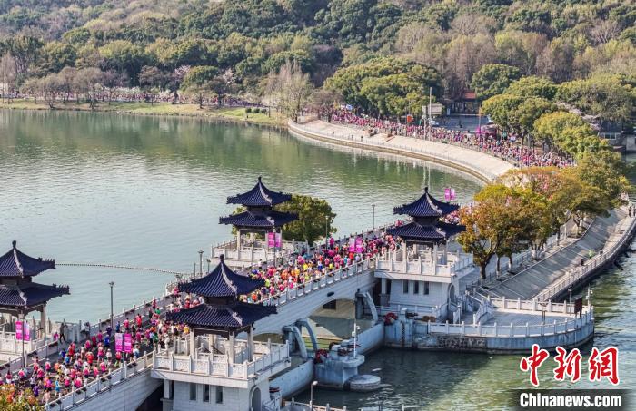 无锡马拉松35000跑者共绘江南画卷