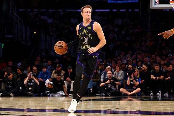 活塞力克湖人终结湖人9连胜 肯纳德状态持续低迷