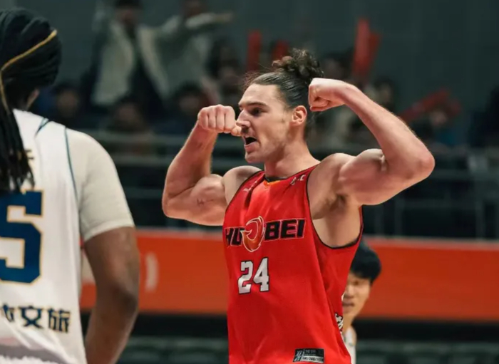 山东队签约2米15内线悍将贝利-斯蒂尔 欲稳居CB