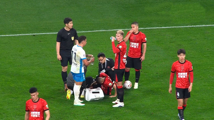 成都蓉城多点开花碾压青岛西海岸