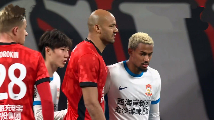 成都蓉城多点开花碾压青岛西海岸