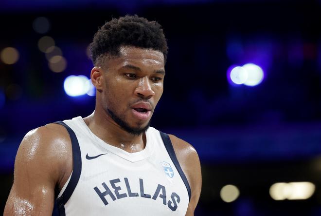 火箭迎战雄鹿争夺季后赛席位 字母哥缺阵成关键