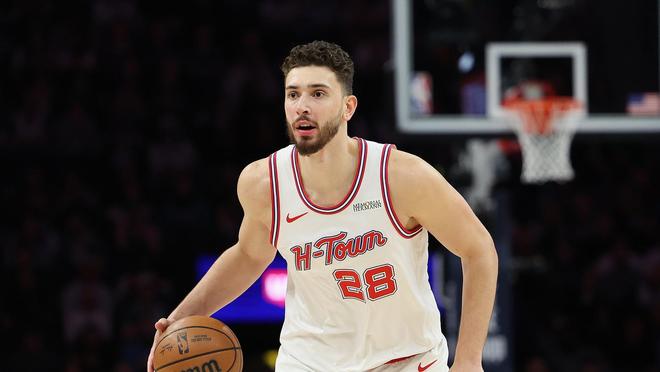 火箭迎战雄鹿争夺季后赛席位 字母哥缺阵成关键